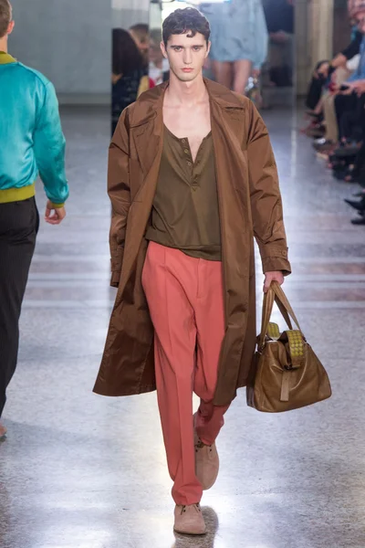 Look 30